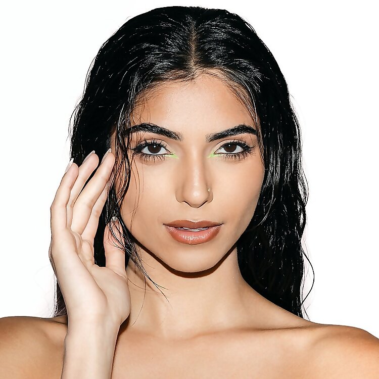 Ashna Gray