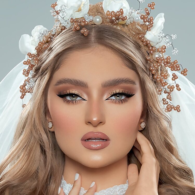 Amena Omran‎
