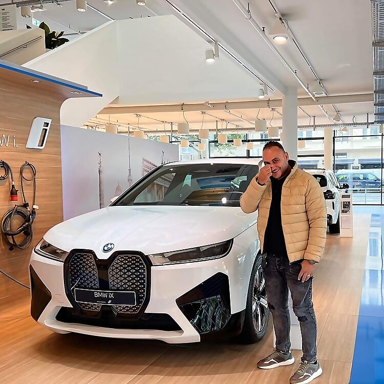 ‎Tony Latif‎