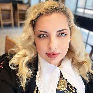 Alexandra Novik Khamis