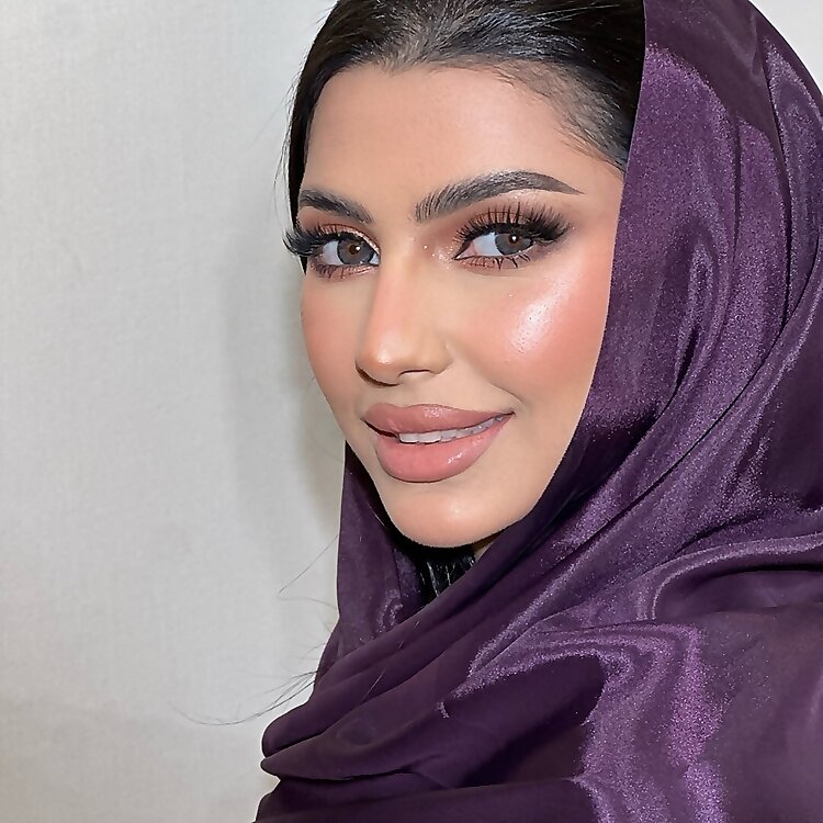 Farah Hakim‎