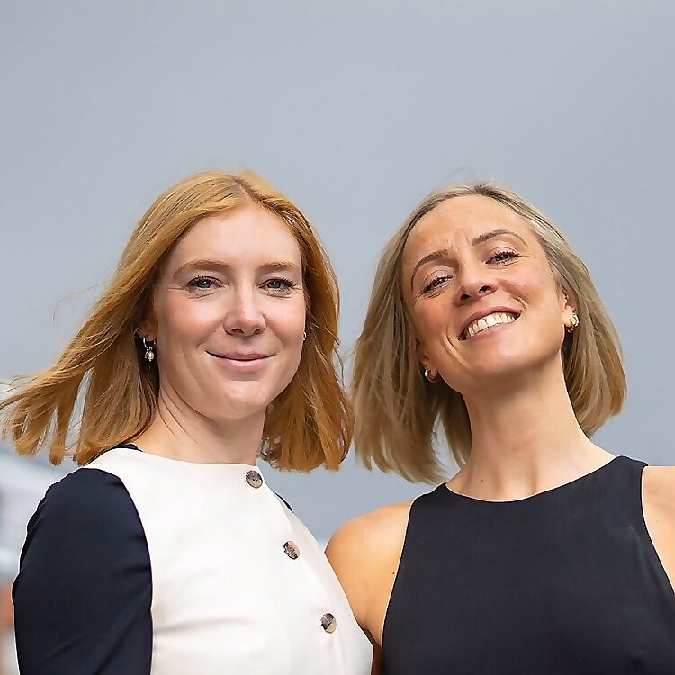 Hannah & Emma 