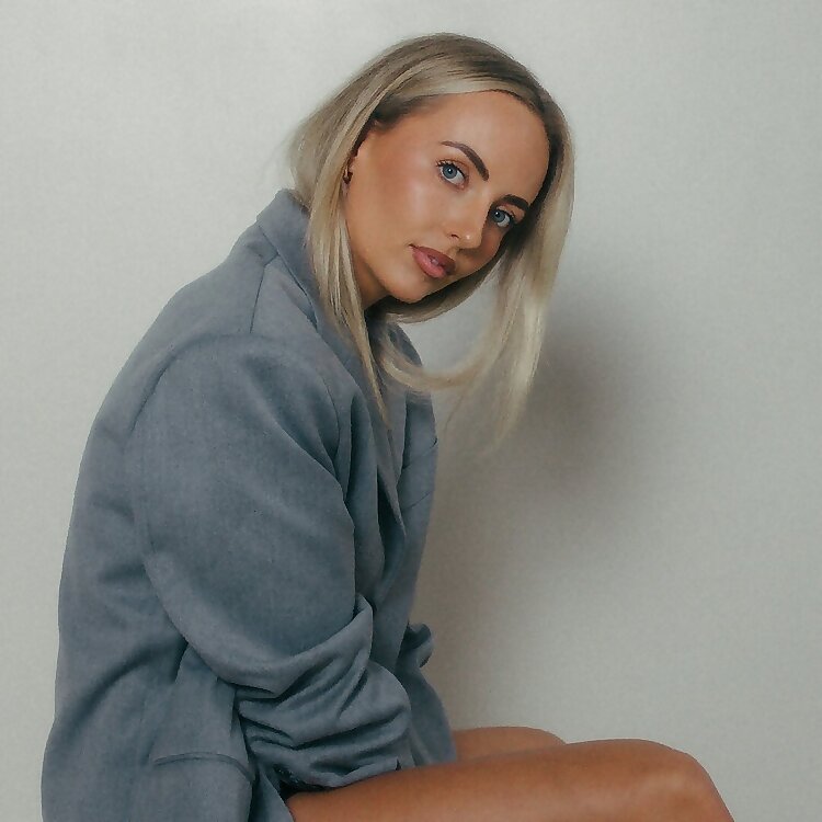 Riley May Dixon