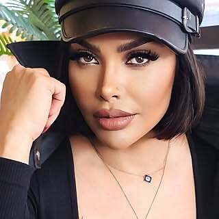 ‎Azadeh Keshvar‎