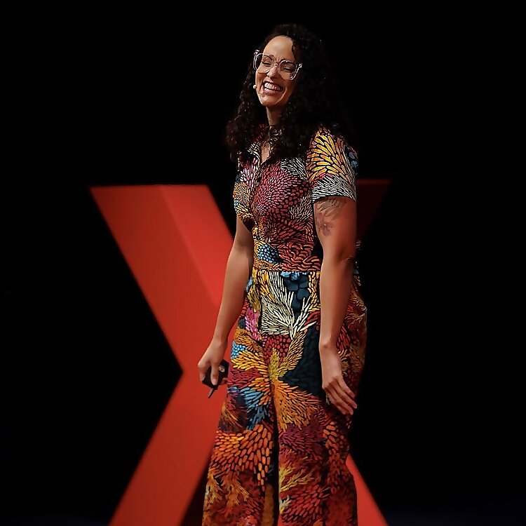 Nicole Snell