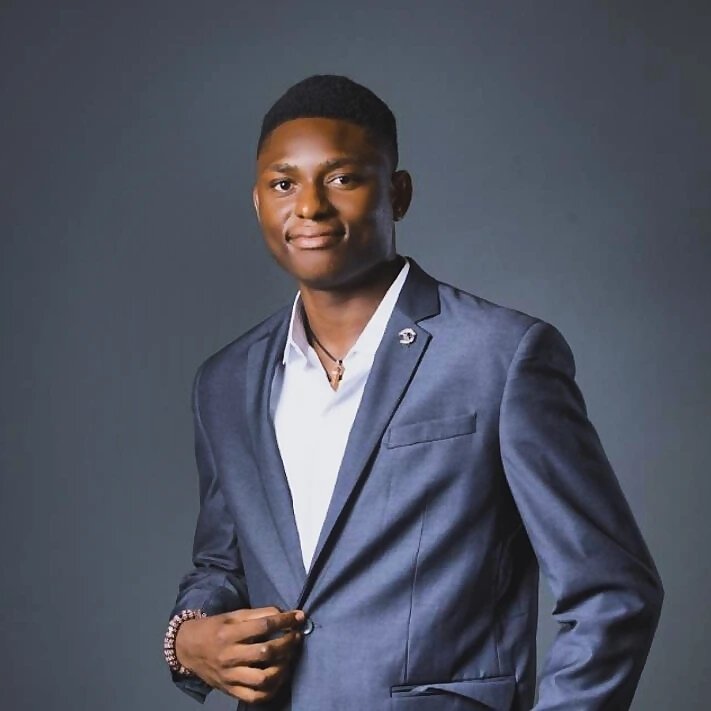 Ayo Fola