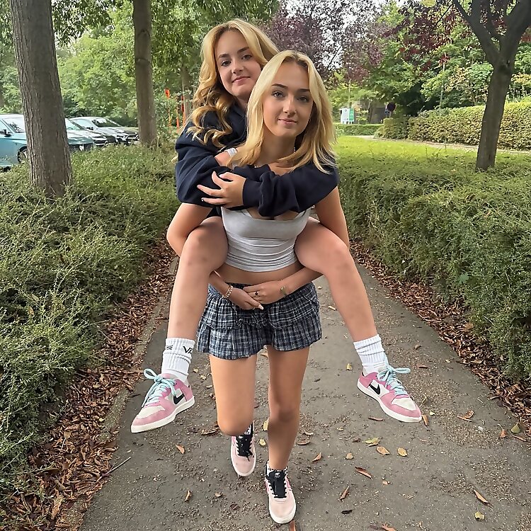Noni & Lona Gordon