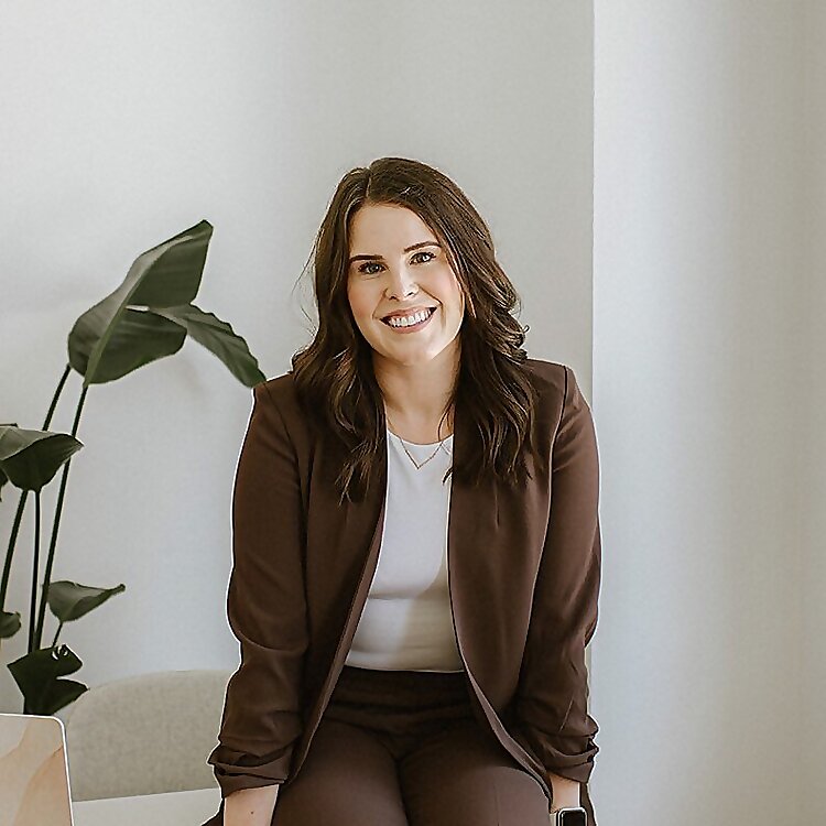 Dr. Laura Nicholas