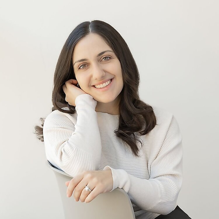 Dr. Annaleeza Caputi