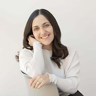 Dr. Annaleeza Caputi