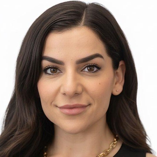  Jasmine Hajimomen