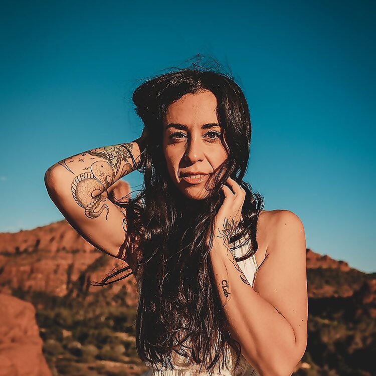 Lauren Eliz 