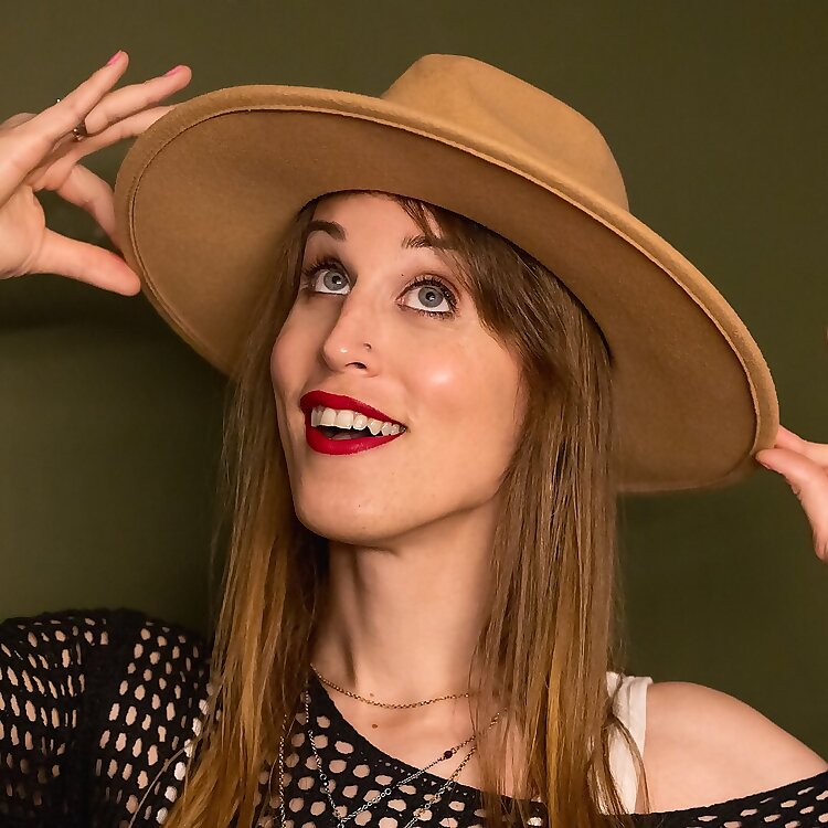 Ava Val