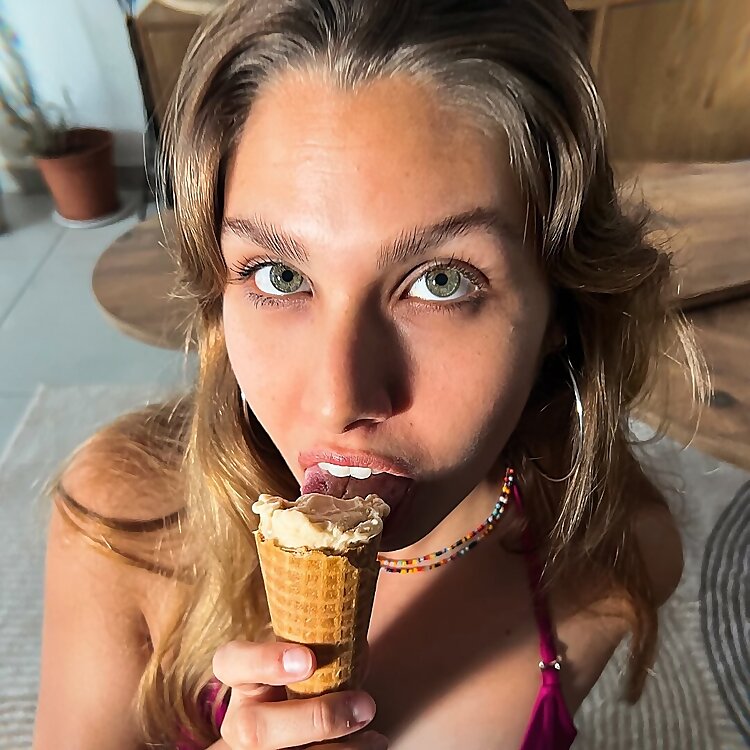 Maayan Oz