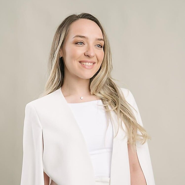 Dr. Cristina B. Adrián Rivera