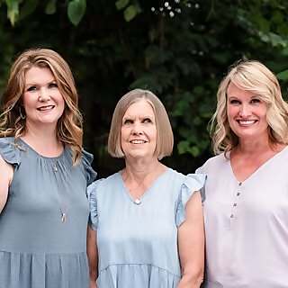 Nicole Williams & Liz Cottrill & Emily Kiser