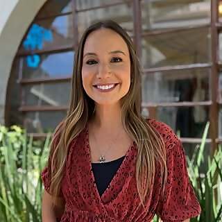 Dra. Tainá Ostrowska