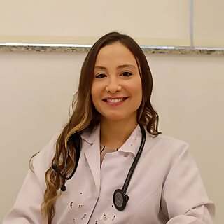 Dra. Tainá Ostrowska