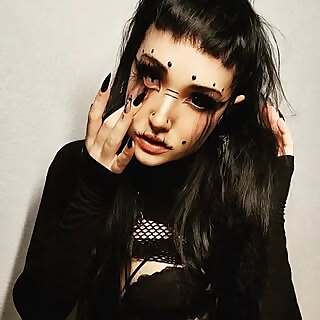 Hannah Von Rose