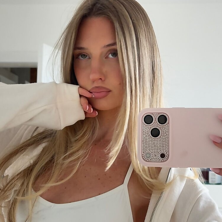  Julia Belza