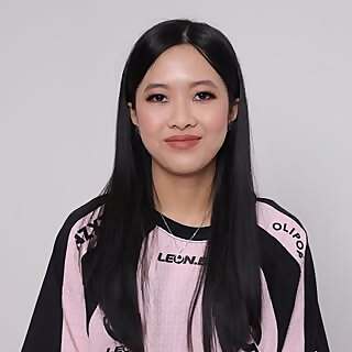 Vivienne Quach  