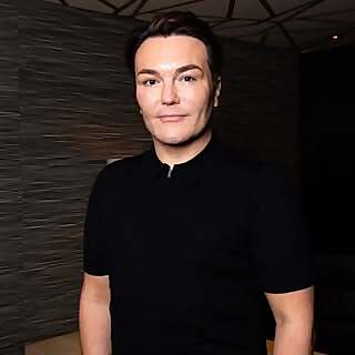 Dr Darren McKeown