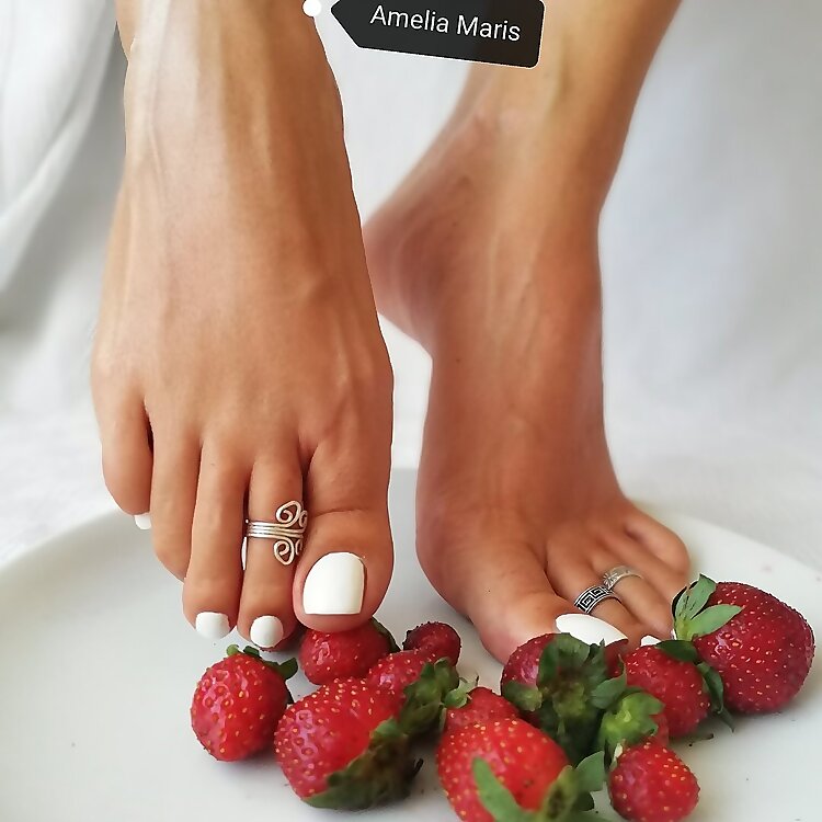 Amelia Maris