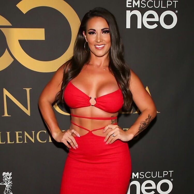 Courtney Tillia