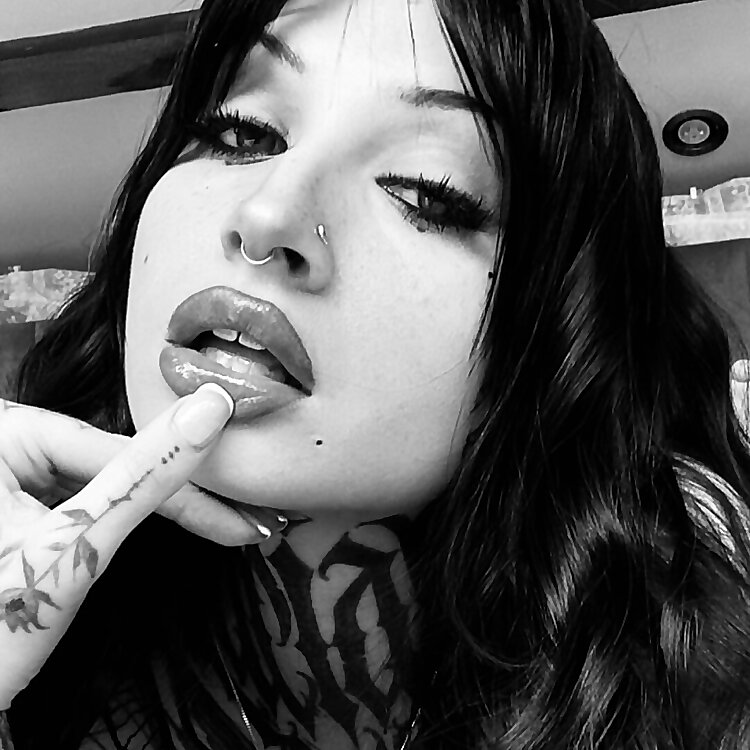 Ophelia Graves 