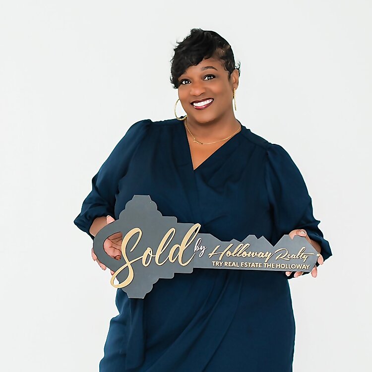 Shanti Ross Holloway