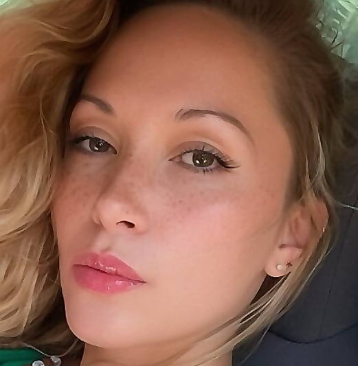Elle Saxton