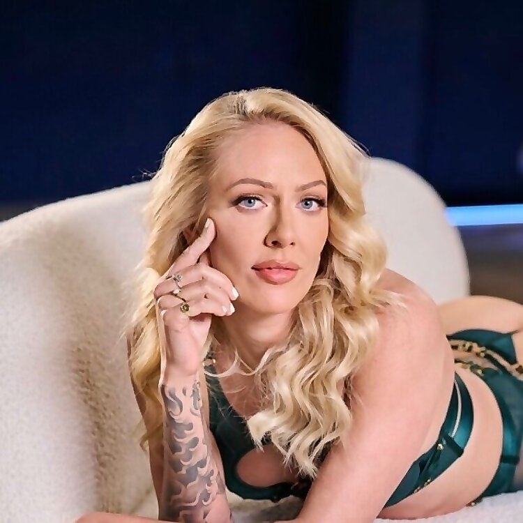 Victoria Rey ❤️‍? Seductress Siren