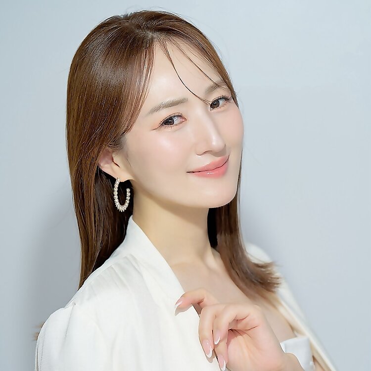 Reina Hoshi