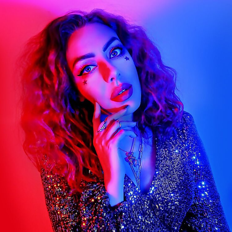 Stephi LaReine