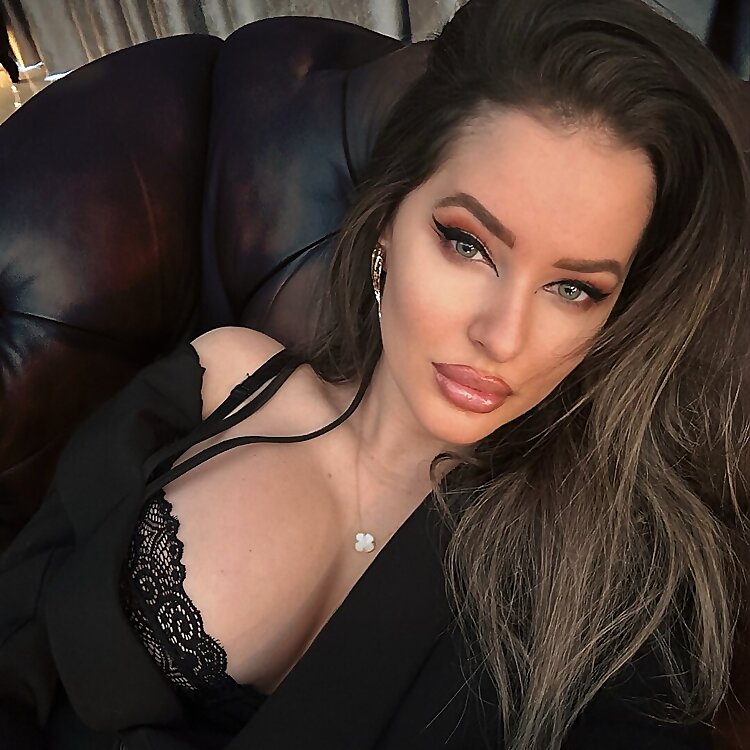 Noir Queenie
