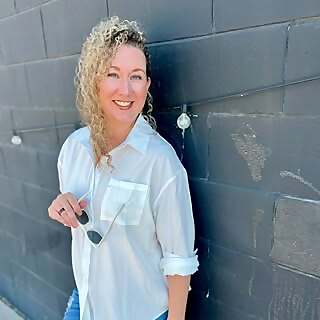 Olivia Elizabeth Mead