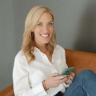 Suzanne Arnold