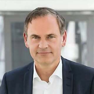 Dr. Oliver Blume