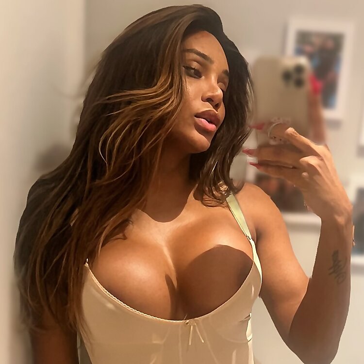 TS Vivi Carvalho 🏳️‍⚧️🇧🇷