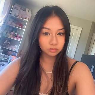 Suyee Vang
