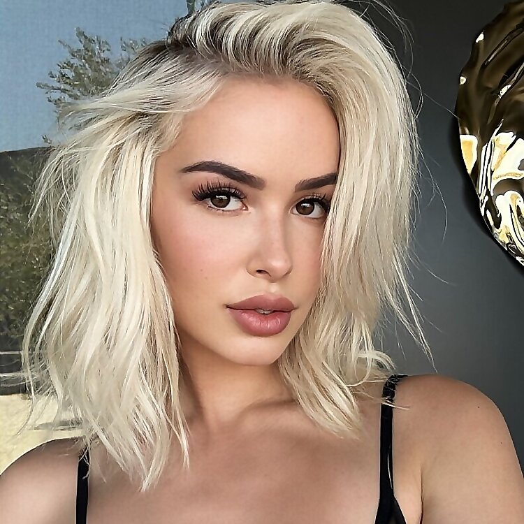 ⭐️ Elena Kamperi