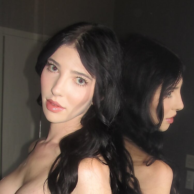 Ava Holt
