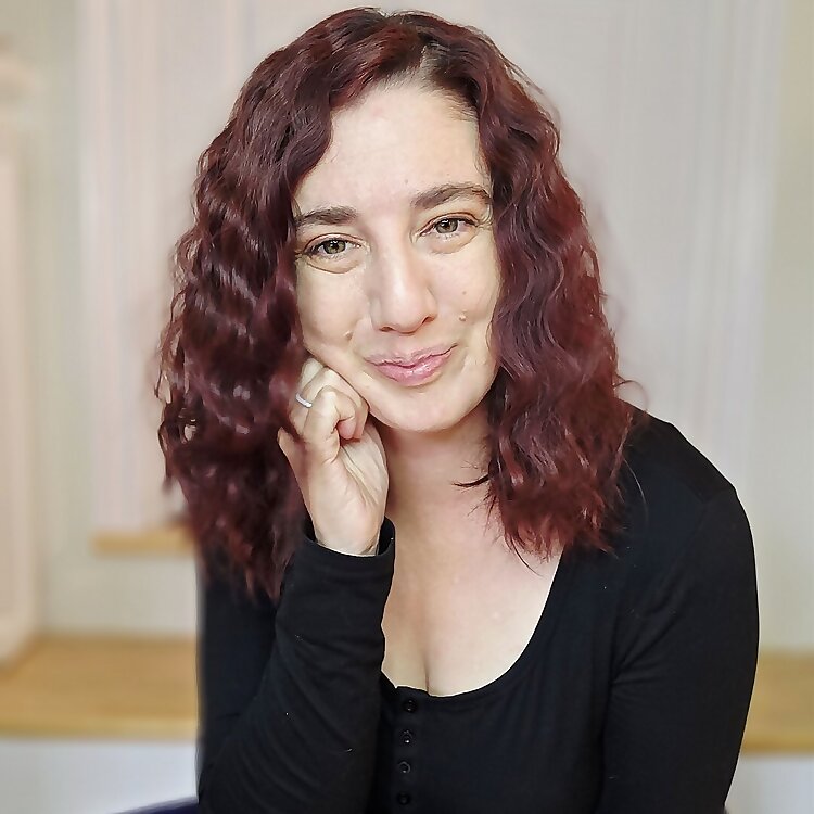 Elayna R Gallea