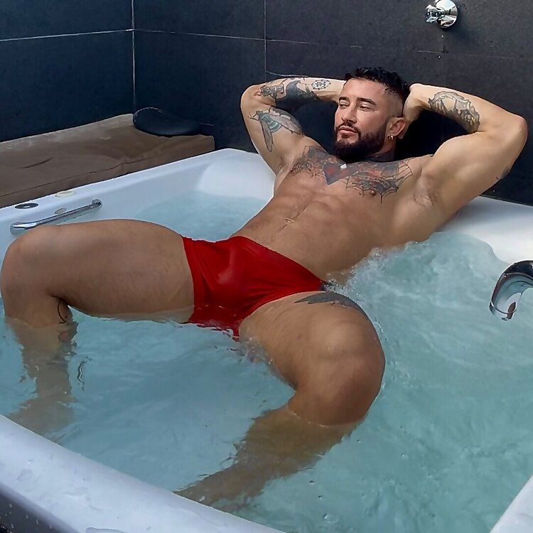 Lawrence London! 💦 241k PAGE LIKES 🏆 #1