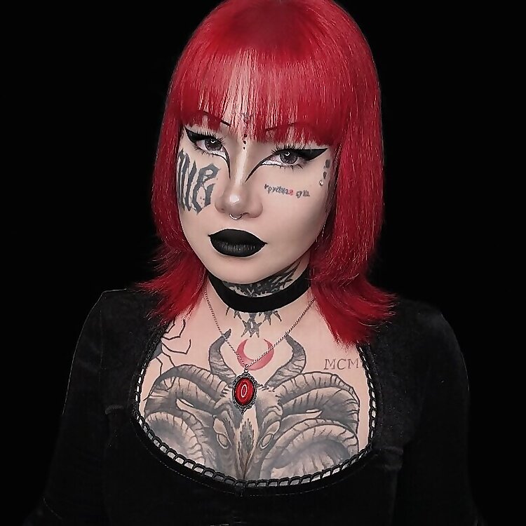 Momoi 天使 ⁺‧₊˚ ཐི⋆♱⋆ཋྀ ˚₊‧⁺