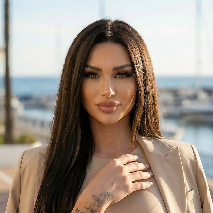 Adela Manova