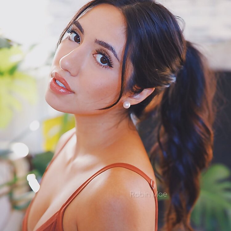 Robin Mae