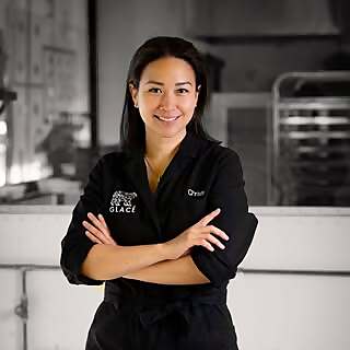 Christy Tania 