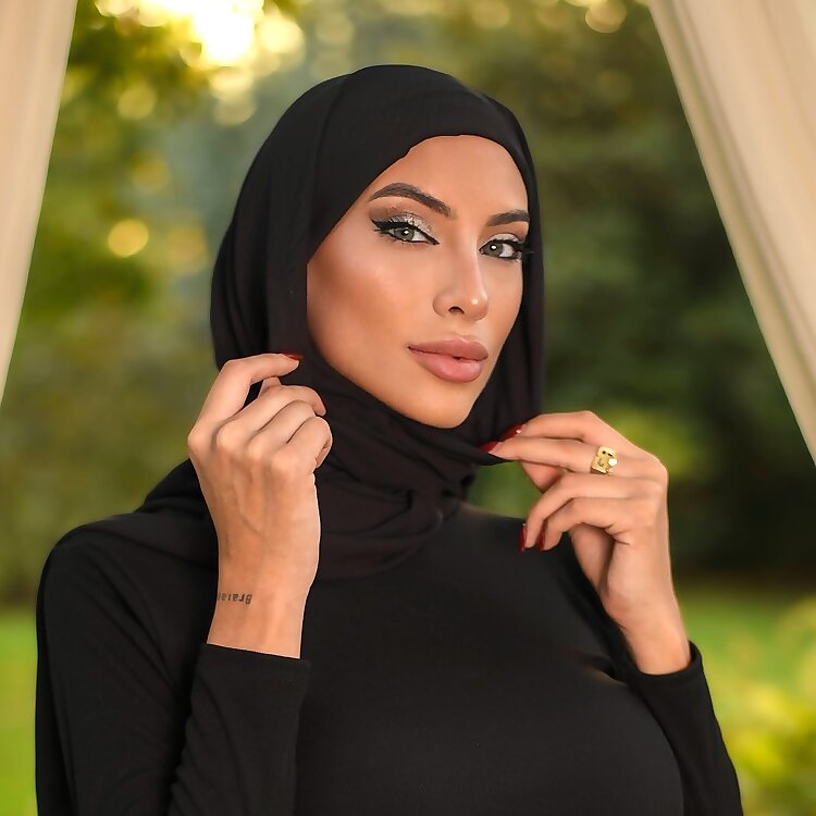 Adelina Amal