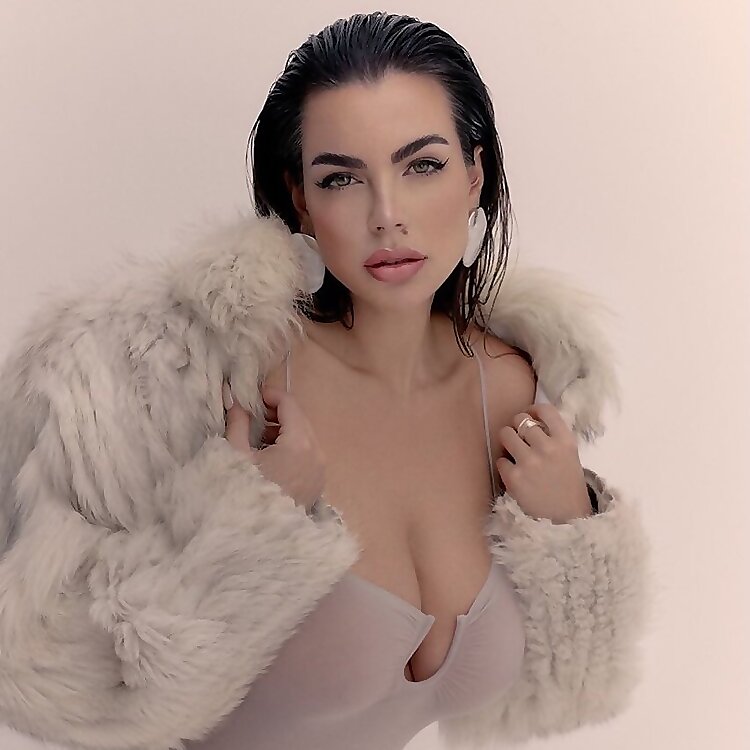 Nadine Mirada